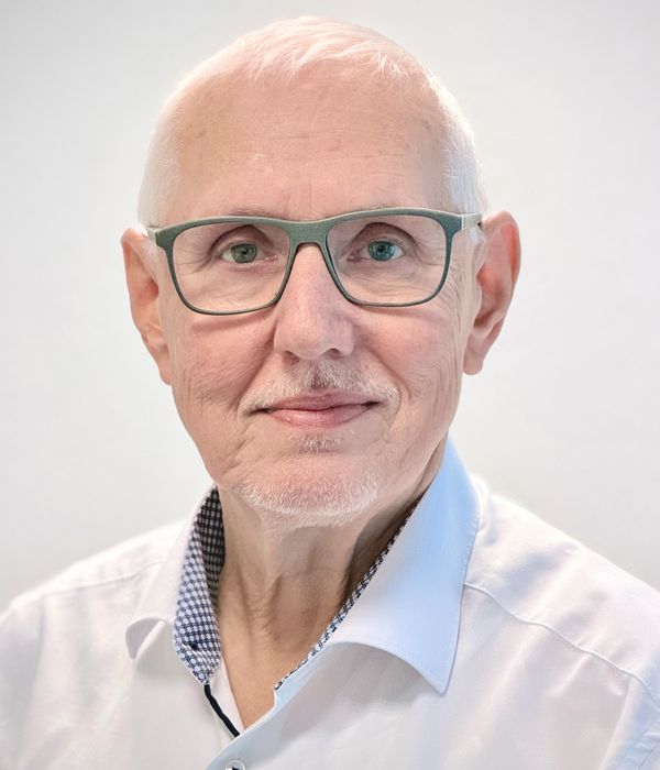 Herr Dr. med. Til Leimbach